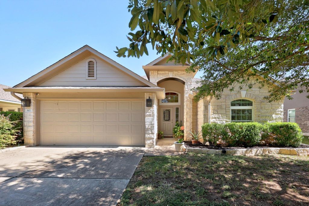 907 Flanagan DR, Leander, TX 78641