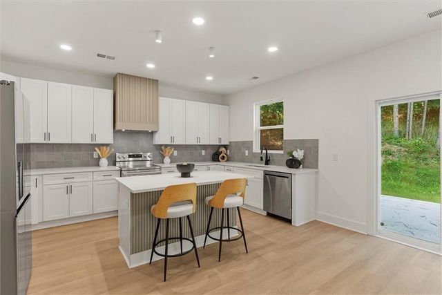 2195 Amberly Glen Way, Dacula, GA 30019