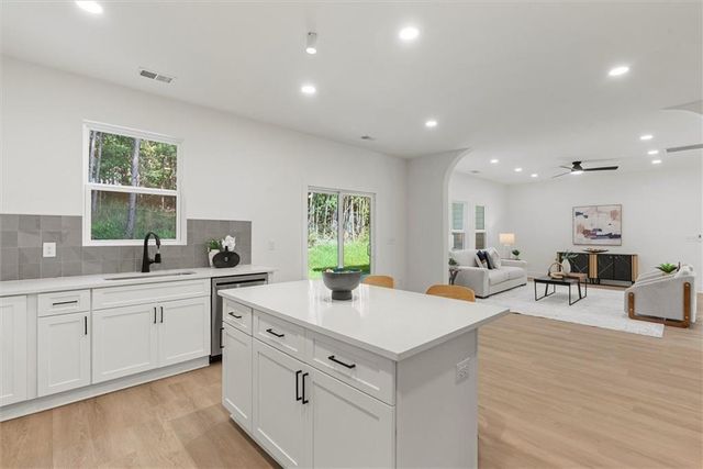 2195 Amberly Glen Way, Dacula, GA 30019