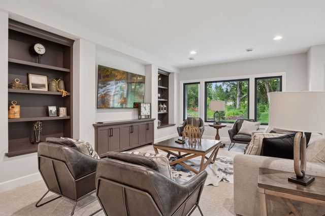 592 Harbor Court, Shoreview, MN 55126