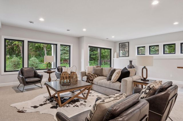 592 Harbor Court, Shoreview, MN 55126