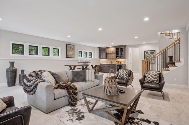 592 Harbor Court, Shoreview, MN 55126