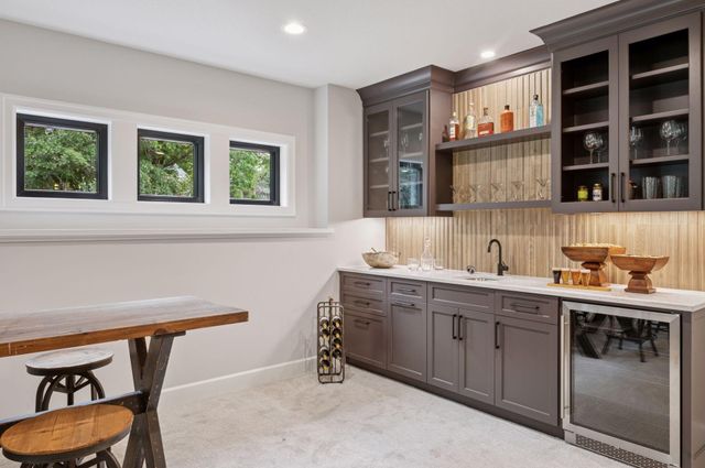 592 Harbor Court, Shoreview, MN 55126