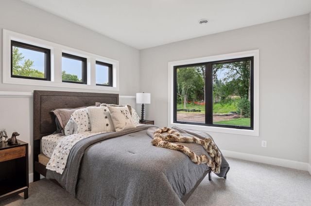 592 Harbor Court, Shoreview, MN 55126