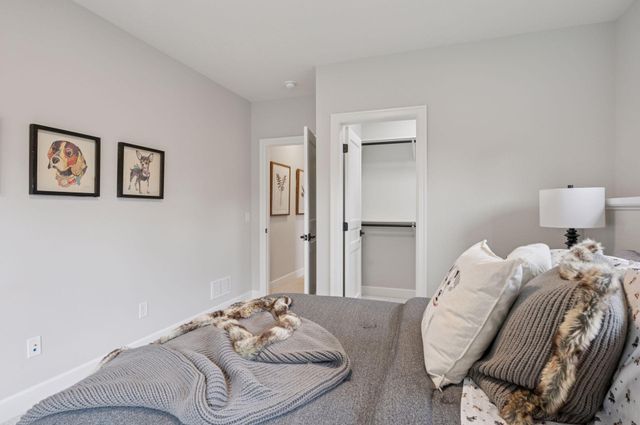 592 Harbor Court, Shoreview, MN 55126