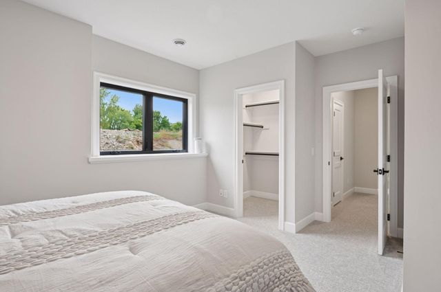 592 Harbor Court, Shoreview, MN 55126