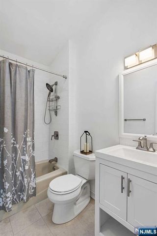 2480 6th Street A, Fort Lee, NJ 07024