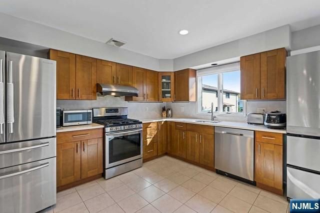 2480 6th Street A, Fort Lee, NJ 07024