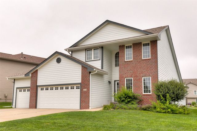 458 NE Pinehurst Circle, Ankeny, IA 50021