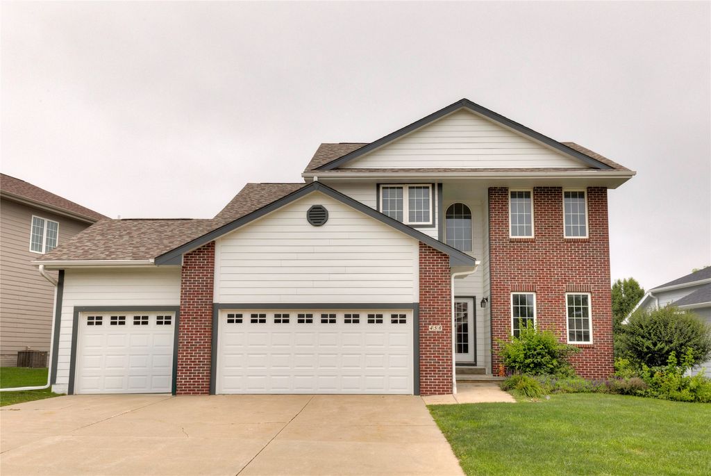 458 NE Pinehurst Circle, Ankeny, IA 50021