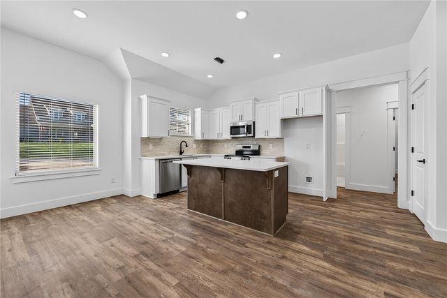 28 York Drive, Bella Vista, AR 72714