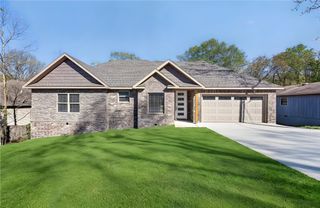 28 York Drive, Bella Vista, AR 72714