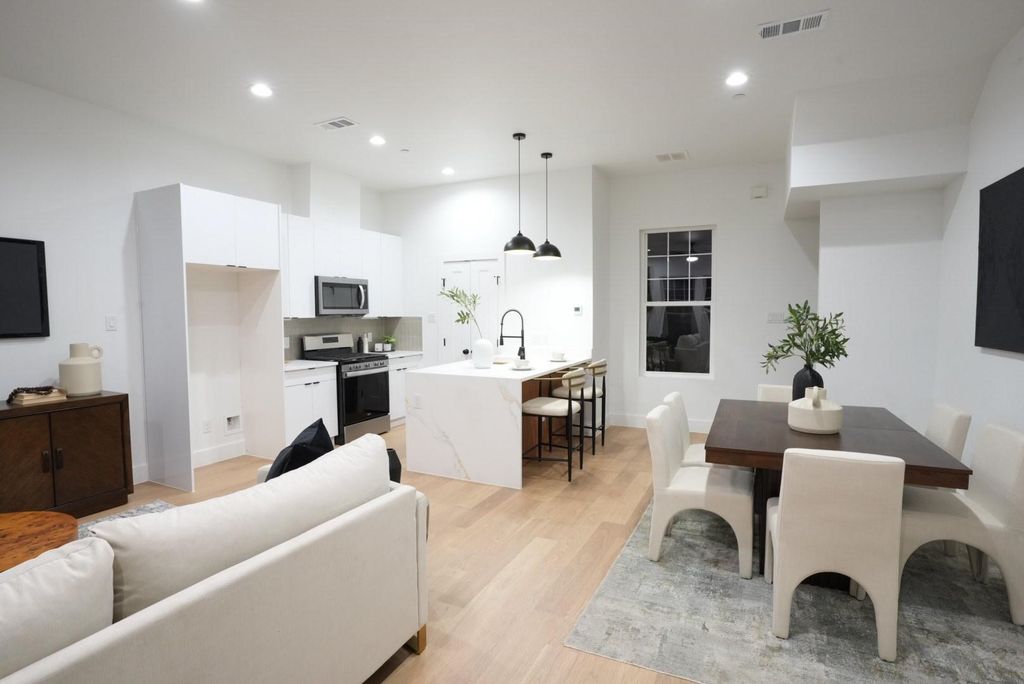 629 N Tyler Street 102, Dallas, TX 75208