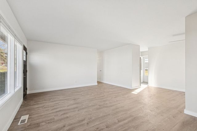 2413 Country Lane, Mchenry, IL 60051