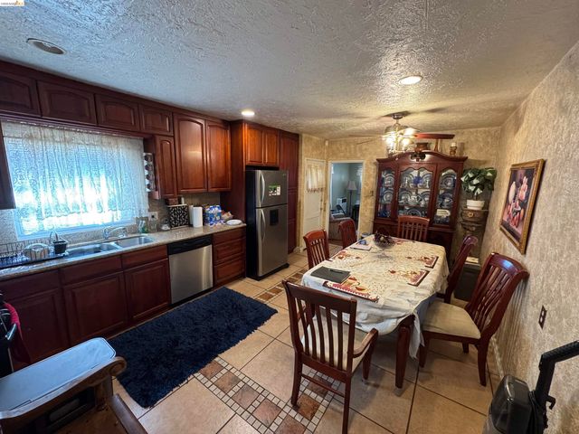 2233 85th Ave, Oakland, CA 94605