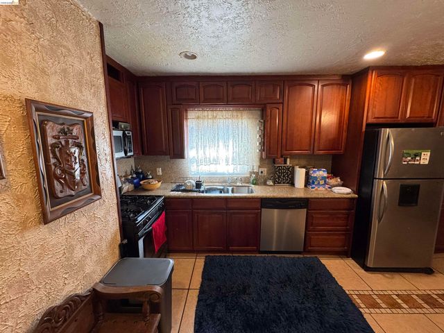 2233 85th Ave, Oakland, CA 94605