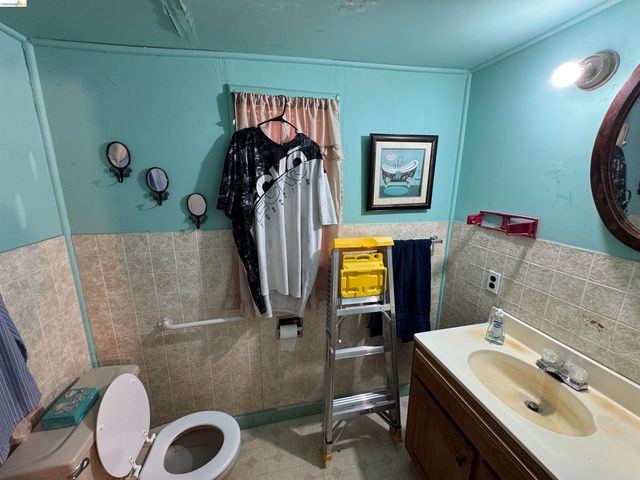 2233 85th Ave, Oakland, CA 94605