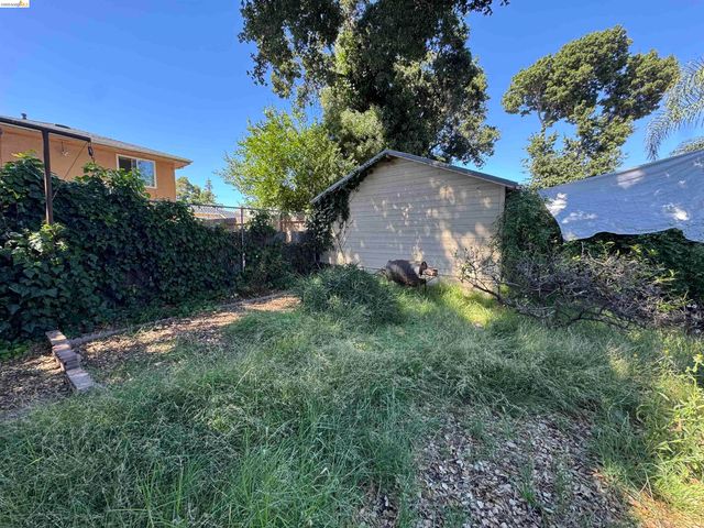 2233 85th Ave, Oakland, CA 94605