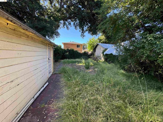 2233 85th Ave, Oakland, CA 94605