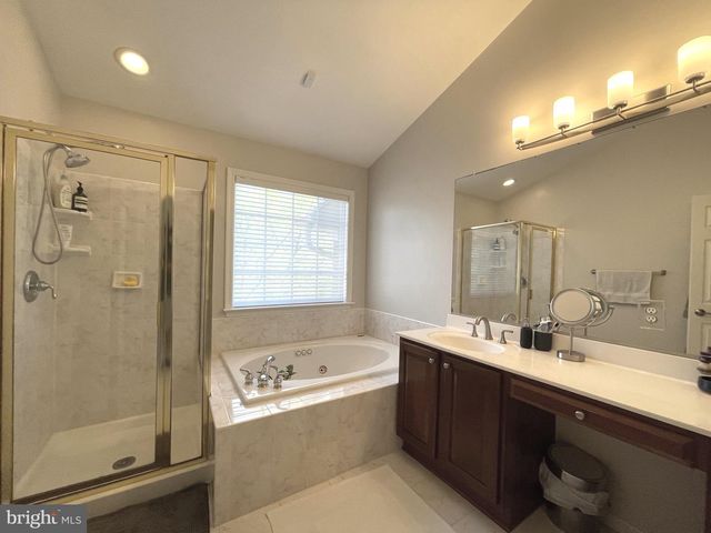 102 LOUNSBURY PL, Falls Church, VA 22046