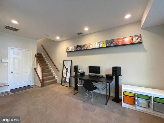 102 LOUNSBURY PL, Falls Church, VA 22046
