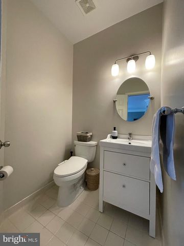 102 LOUNSBURY PL, Falls Church, VA 22046