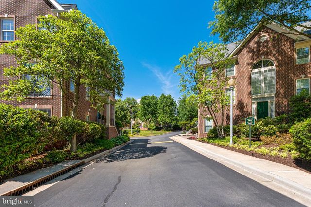 102 LOUNSBURY PL, Falls Church, VA 22046