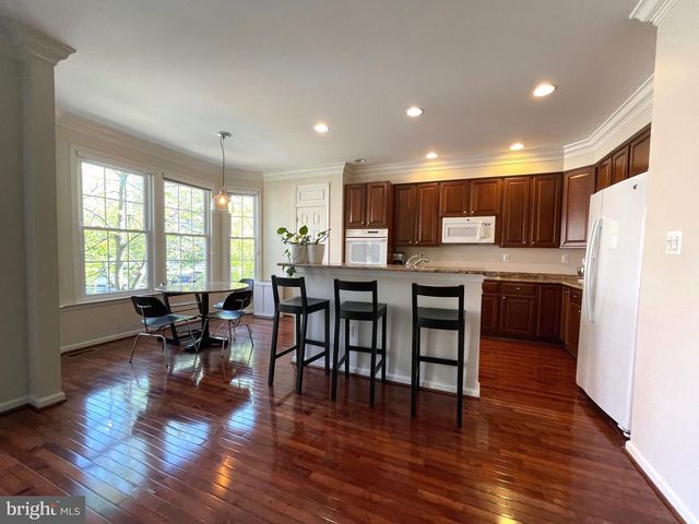 102 LOUNSBURY PL, Falls Church, VA 22046