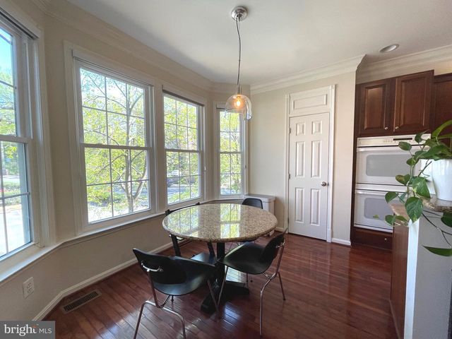 102 LOUNSBURY PL, Falls Church, VA 22046