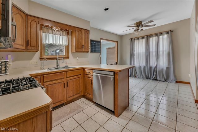 8241 Akron Canfield Road, Canfield, OH 44406