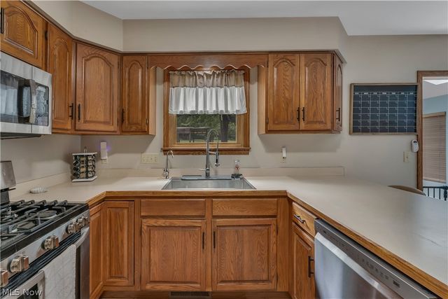 8241 Akron Canfield Road, Canfield, OH 44406