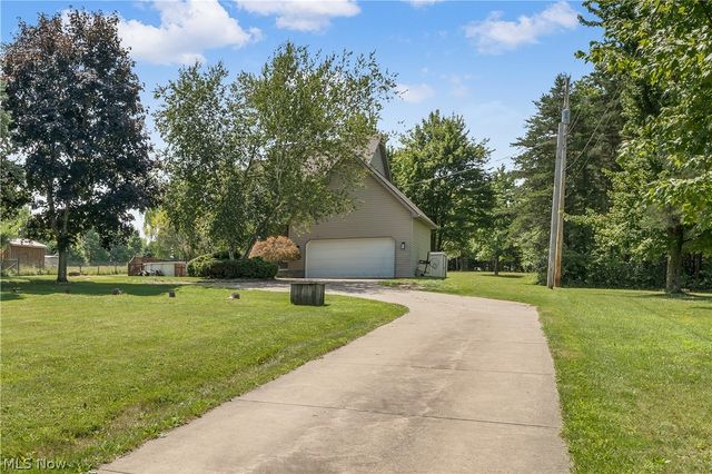 8241 Akron Canfield Road, Canfield, OH 44406