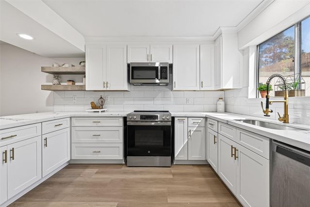 724 Country Place Drive E, Houston, TX 77079