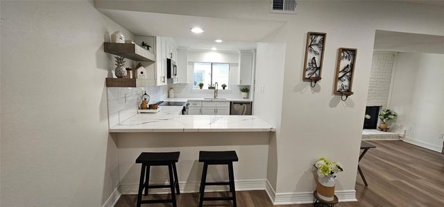 724 Country Place Drive E, Houston, TX 77079