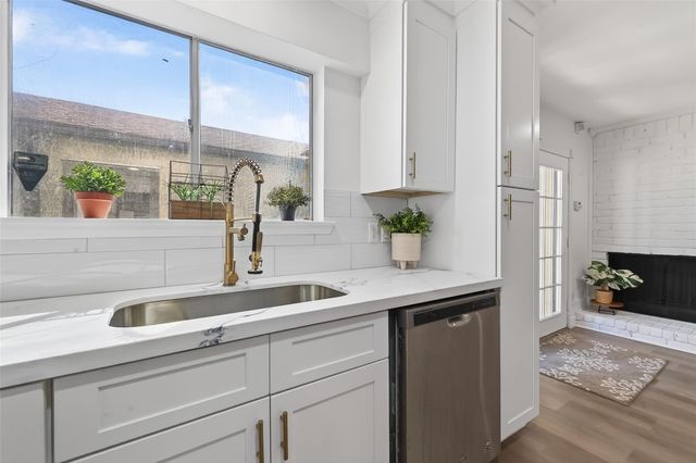 724 Country Place Drive E, Houston, TX 77079