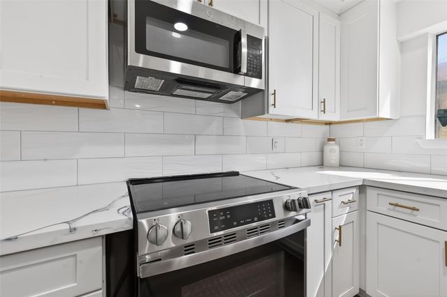 724 Country Place Drive E, Houston, TX 77079