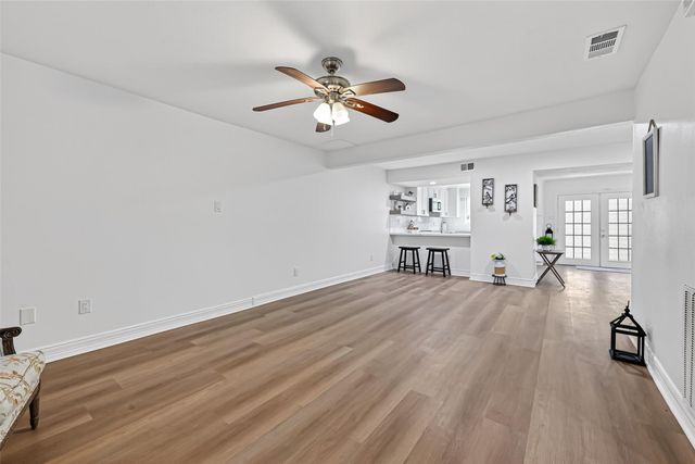 724 Country Place Drive E, Houston, TX 77079