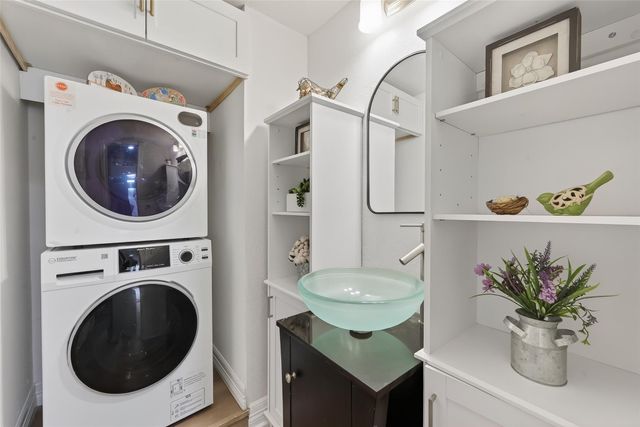 724 Country Place Drive E, Houston, TX 77079