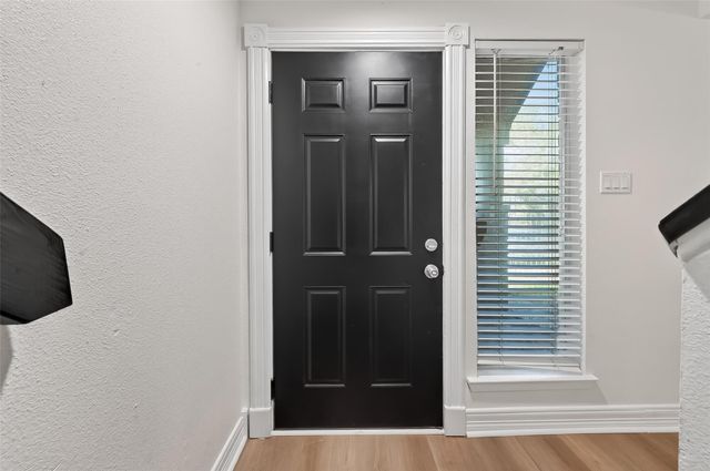 724 Country Place Drive E, Houston, TX 77079