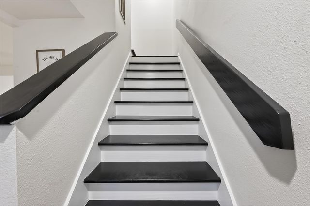 724 Country Place Drive E, Houston, TX 77079