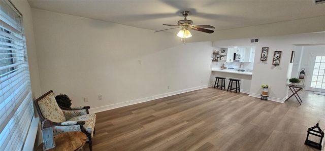 724 Country Place Drive E, Houston, TX 77079