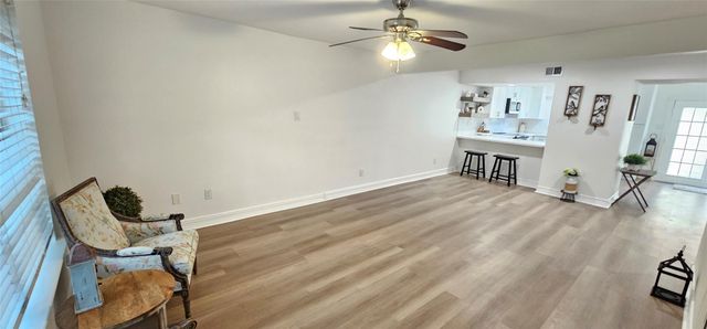 724 Country Place Drive E, Houston, TX 77079