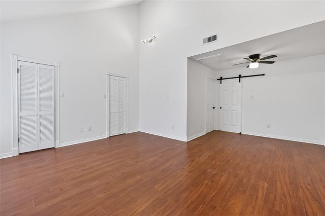 724 Country Place Drive E, Houston, TX 77079