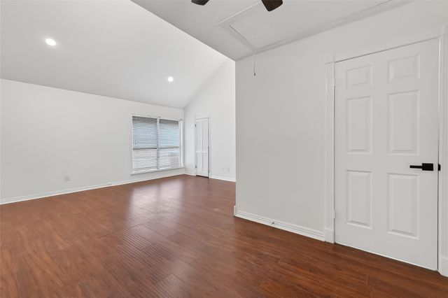 724 Country Place Drive E, Houston, TX 77079