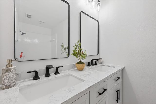 724 Country Place Drive E, Houston, TX 77079