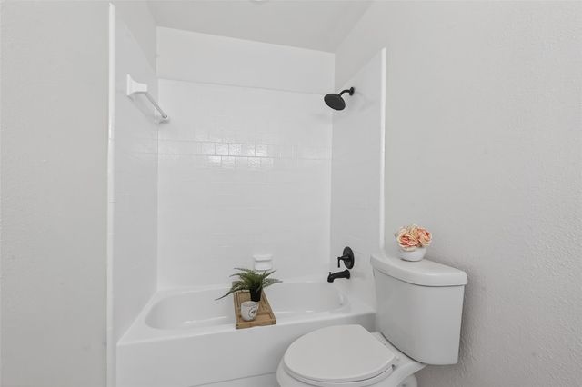 724 Country Place Drive E, Houston, TX 77079