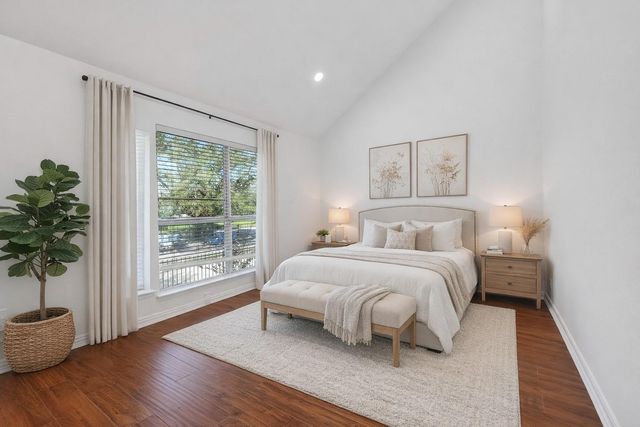 724 Country Place Drive E, Houston, TX 77079