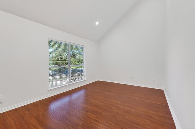 724 Country Place Drive E, Houston, TX 77079