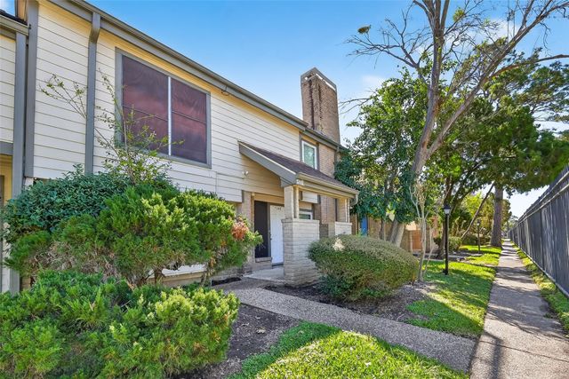 724 Country Place Drive E, Houston, TX 77079