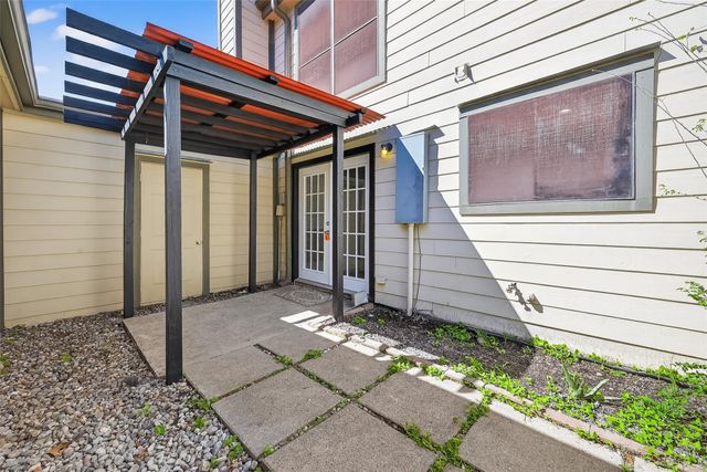 724 Country Place Drive E, Houston, TX 77079